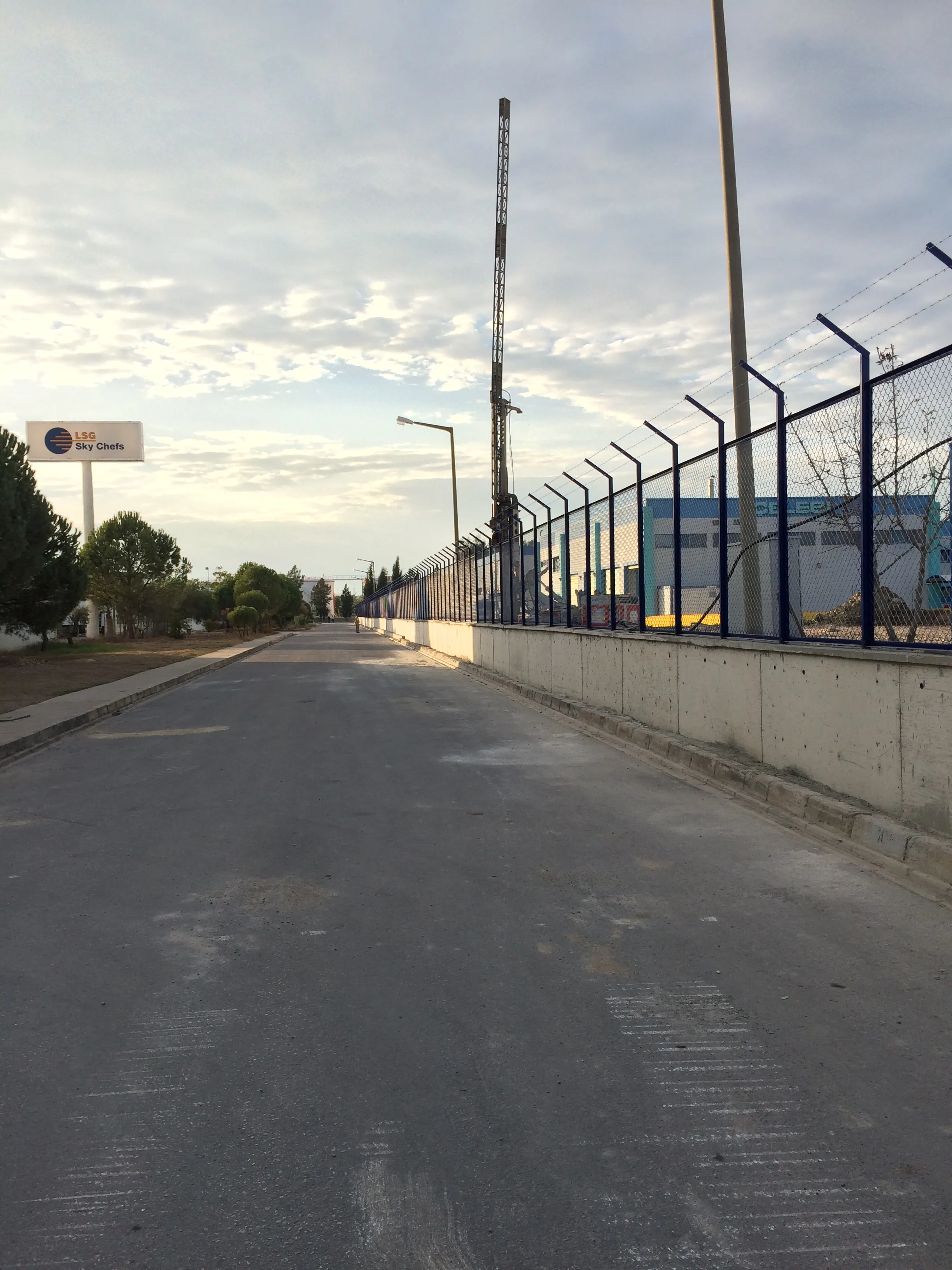 Dhmi Milsa Bodrum Havalimanı Petrol Ofisi Çevre Güvenlik Duvarı