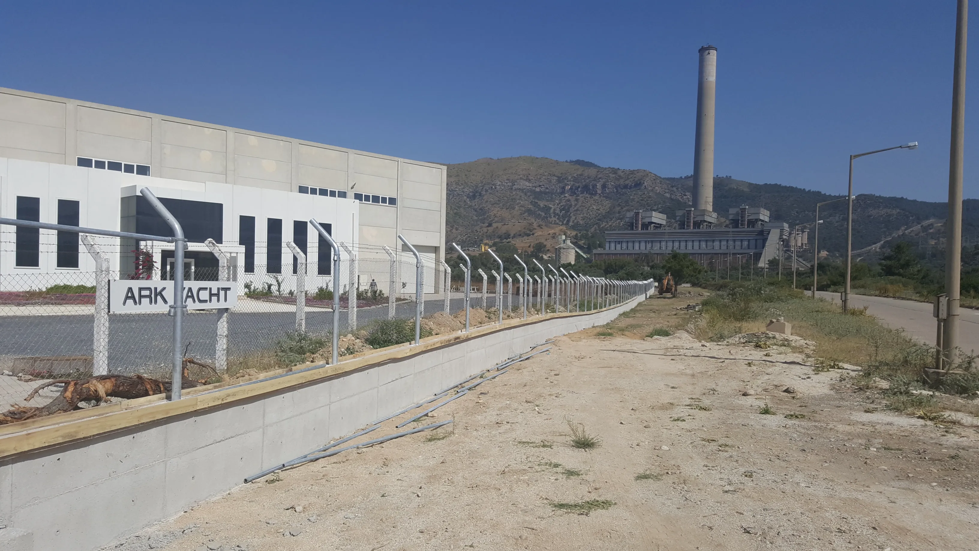 İçtaş Holding Kemerköy Termik Santrali Liman Sahası Etrafının Güvenlik Duvarı